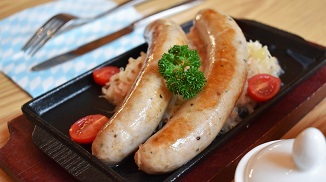 選用特斯特西式進口早餐腸香料制作早餐腸